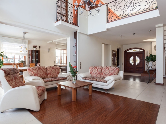 Luxury home bay front